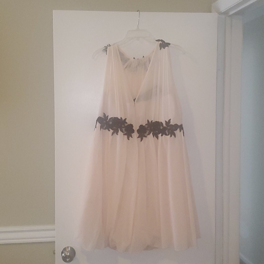 Dress - Picture 2 of 4